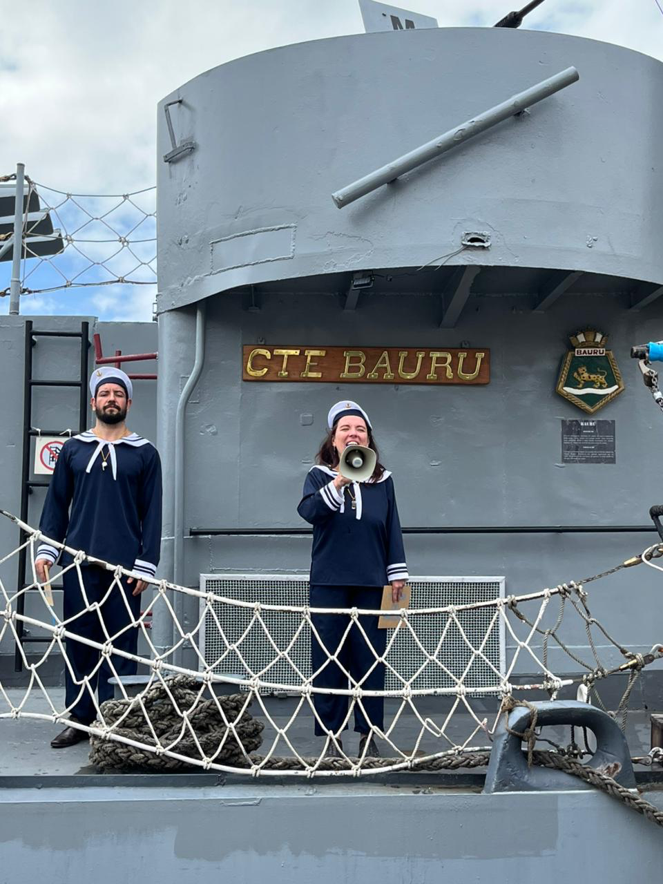 Todos a Bordo : visita encenada no Navio-Museu Bauru.
